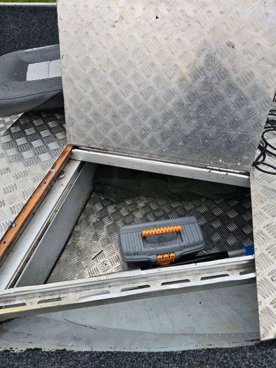 Boat "Lund 16ft Predator fishing boat with Livescope LVS32"