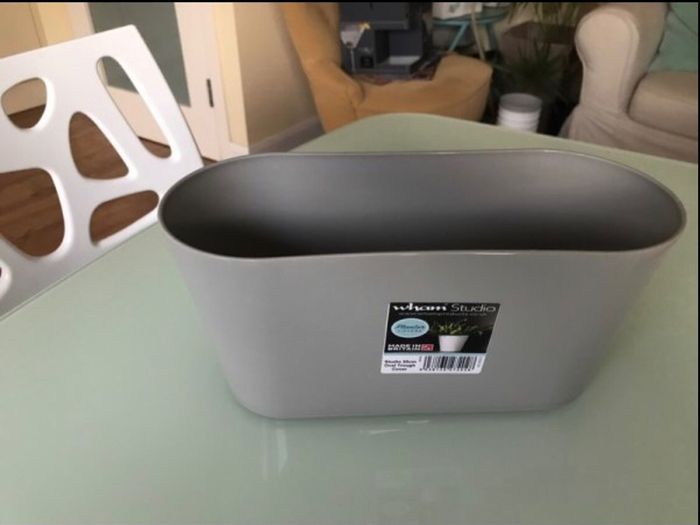 Plastic glossy pot/ planter