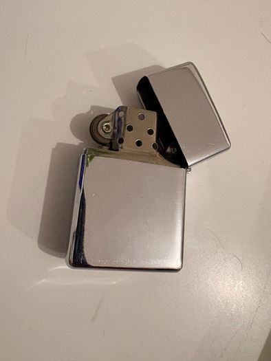 Pocket Lighter / Windproof Metal Petrol Lighter Flint Ignition