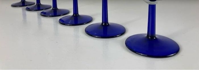 A bundle of Vintage Retro Luminarc Arcoroc Made in France Mid Century Cobalt Stemmed Wine Glasses ( 6 )