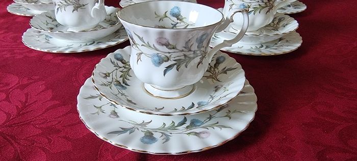 21 Piece Royal Albert Brigadoon Pattern Bone China Gold Gilt Tea Set For 6 Person Setting Made In England