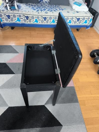 Piano chair