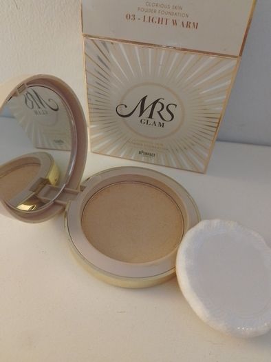 Mrs Glam Glorious Skin Powder Foundation - 03 Light Warm