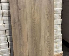 Brand new laminated flooring with delivery