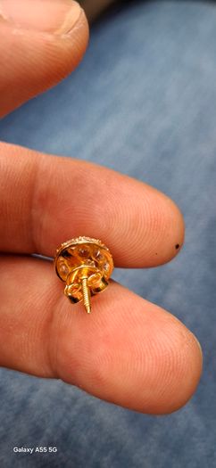 Women's 21K (marked 21K) gold earrings with zirconia stones, weighs 3grams
