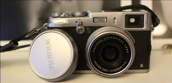 x100s  Fujifilm Digital Camera with 2.8-Inch LCD (Silver & Black)