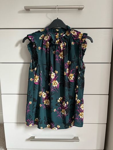 River Island, Oasis, Next, Savida, Miss Selfridges, Marc Angelo, Promod, Debenhams, Gelert, Carraig Donn, Dorothy Perkins Clothing