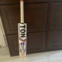 SS Ton Cricket Bat: English Willow