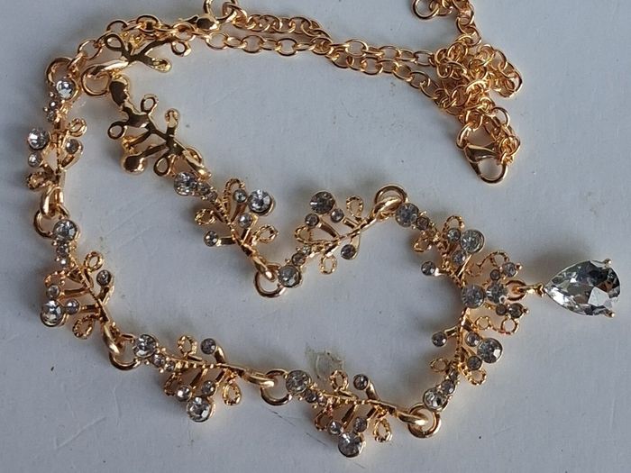 Elegant Gold Delicate Floral & Leaf Filigree Necklace
