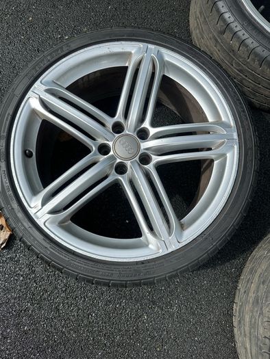 Genuine Audi Peelers 20" (Near new tires)