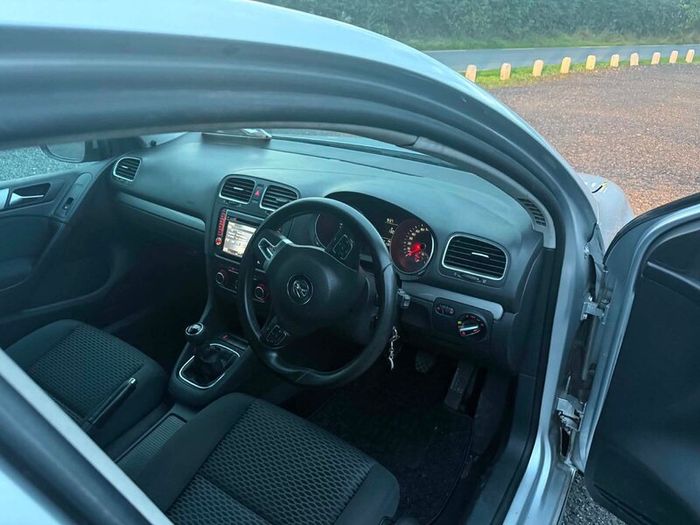 Volkswagen Golf 1.9TDI manual 2012