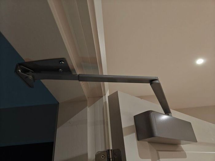 Arrone door closers