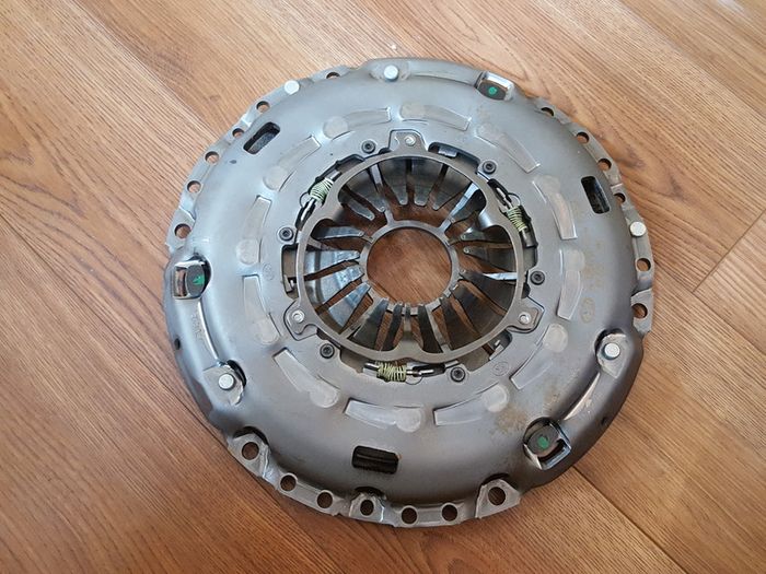 2.0 CRDi Complete clutch kit with dual mass flywheel KIA Sportage Carens II III Ceed Magentis HYUNDAI i30 Tucson Sonata