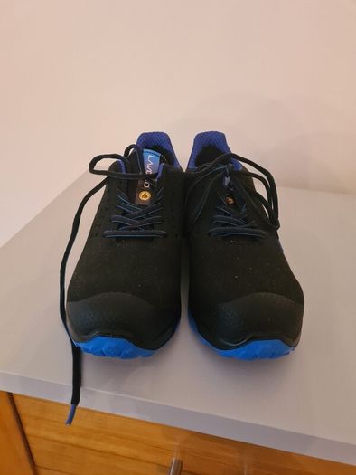 Ladies safety shoes size 5