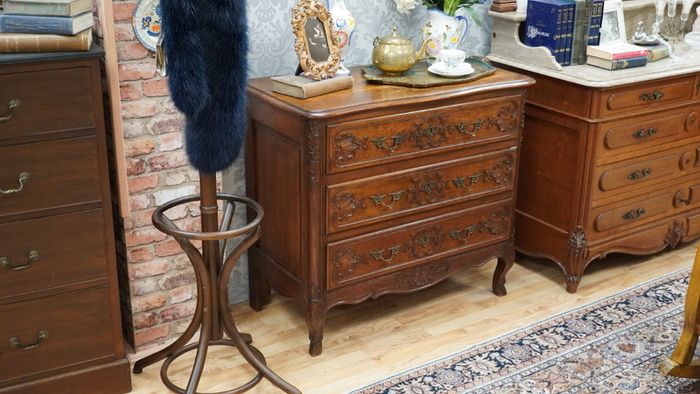 Antique French Oak Commode/Chest of Drawers