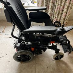 Electric wheelchair
