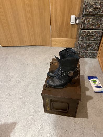 ladies boots  leather