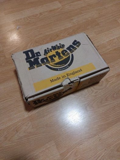 Adult shoes. DR Martens. SIZE 10