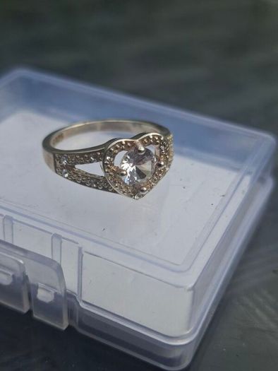 Lovely Heart-shaped Sterling 925 Silver Ring with clear Stones