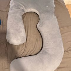 pregnancy pillow