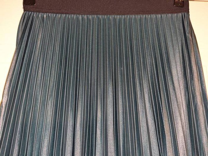 Beautiful emerald pleated midi skirt from Cherry Koko