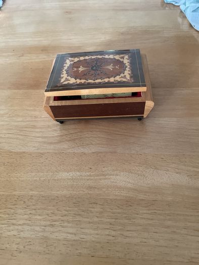 Inlaid wooden  box with mirror and velvet lining