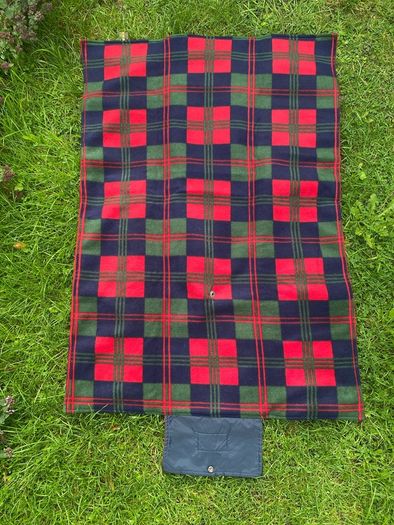 Picnic rug - fleece top and waterproof backing