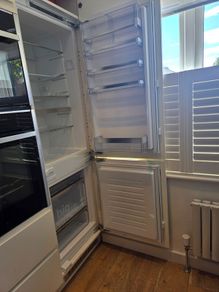 SAMAUNG integrated fridge freezer