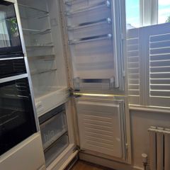 SAMAUNG integrated fridge freezer