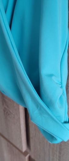 invisible strap turquoise top size s