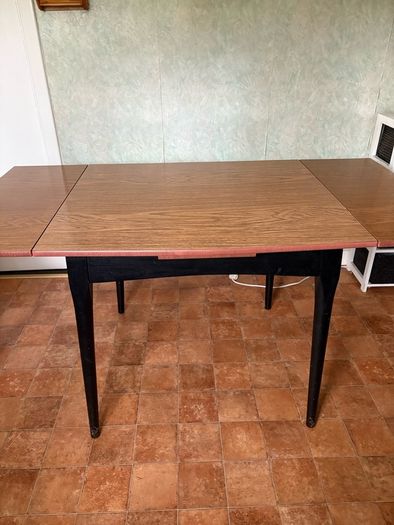 Extendable Wooden Table