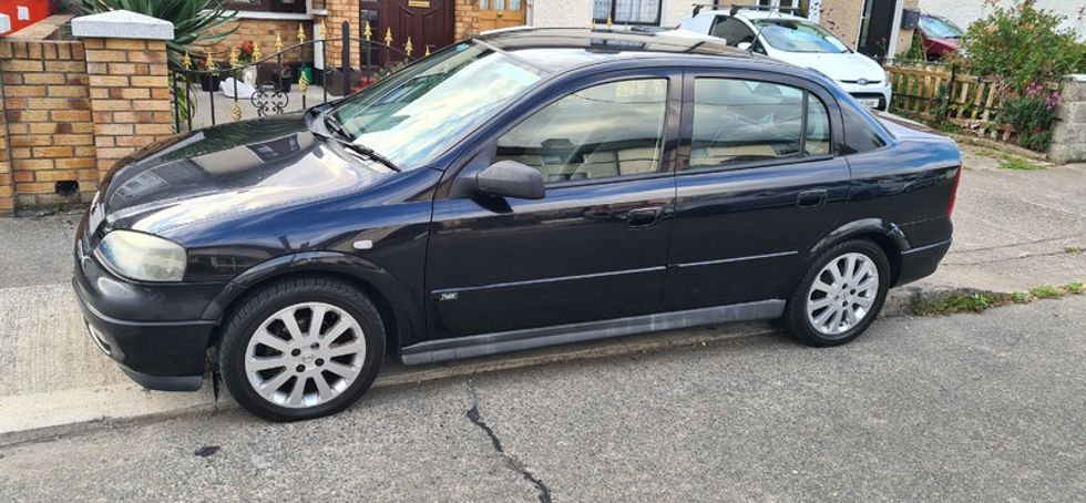 2004 Opel Astra. No offers.
