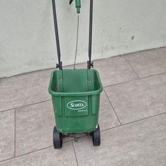 Grass seed spreader