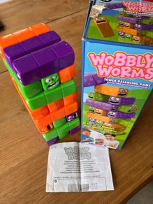 Wobbly Worms game