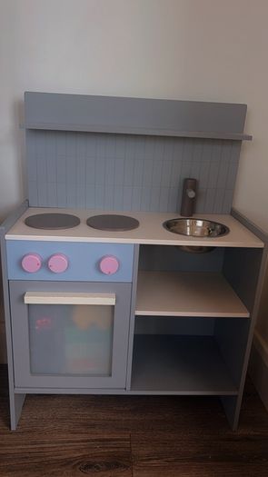Toy kitchen