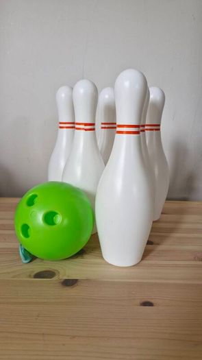 Wobbly Worms + Bowling