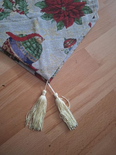 Table Runner/Exquitely Designed Festive Tablewear