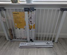 2x Baby Gates (73-80cm)  + 2x Extensions (7cm)