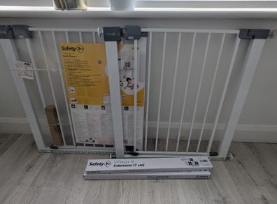 2x Baby Gates (73-80cm)  + 2x Extensions (7cm)