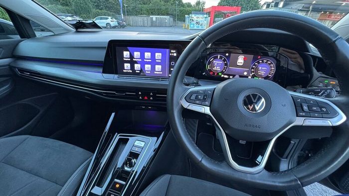 2023 Volkswagen Golf Mk8 eHybrid Style 204BH