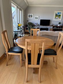 Dinning table 4/6 seater