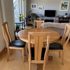 Dinning table 4/6 seater