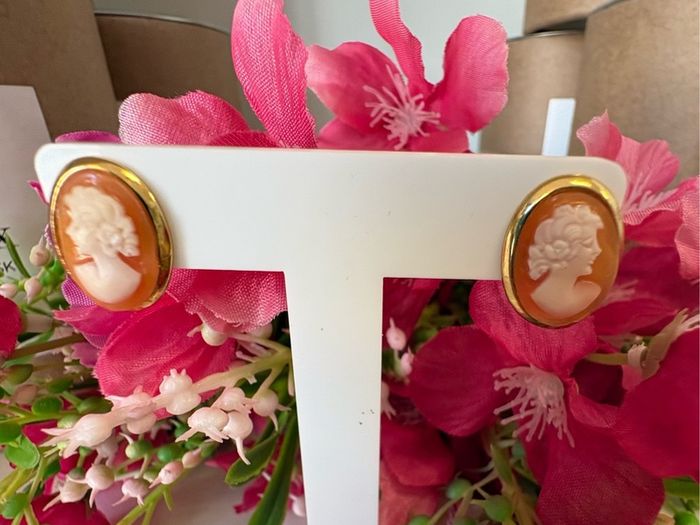 Vintage 9ct Gold Cameo Earrings