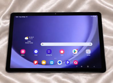Samsung Galaxy Tab A9+ (Plus 11 inch) 5G 128GB / 8GB RAM Cellular + Bumper Case