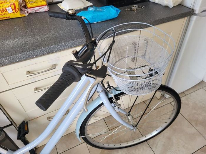 ladies bike (LIKE NEW)