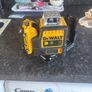 dewalt double beam green laser with battery Image 2