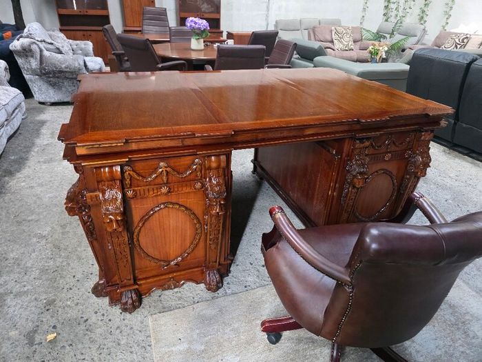 Thomas Chippendale Lions Head Carved Twin Pedestal Partner Desk+ chair+ table