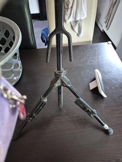 Guitar stand