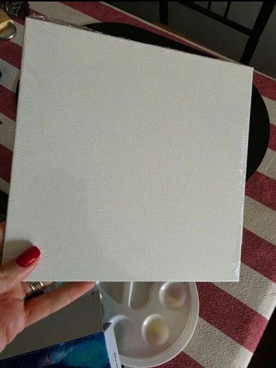 Art set .Easel, cartridge paper, acrylic paints