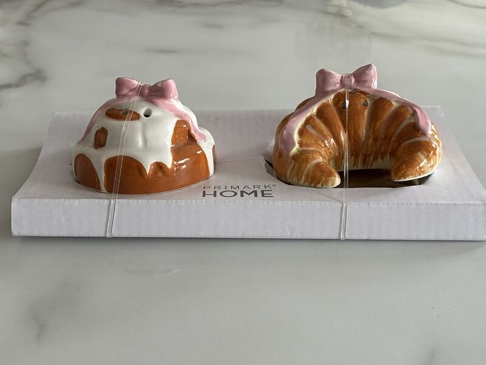 Brand-new Salt & Pepper Shaker Set